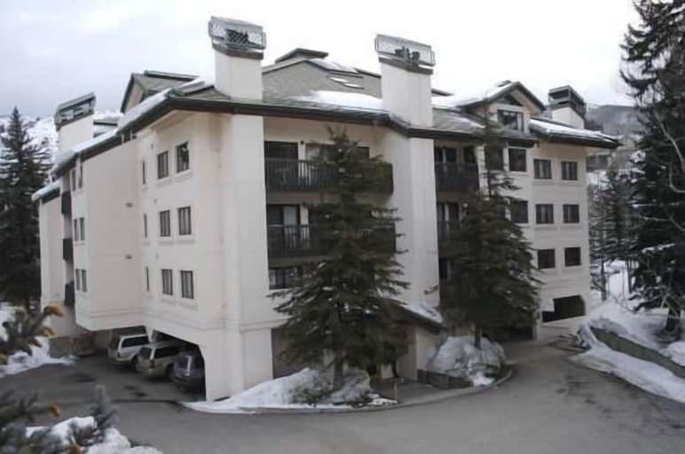 Front of property - evening/night, Townsend Place Condo with Ski-In Ski-Out Access by RedAwning, Eagle