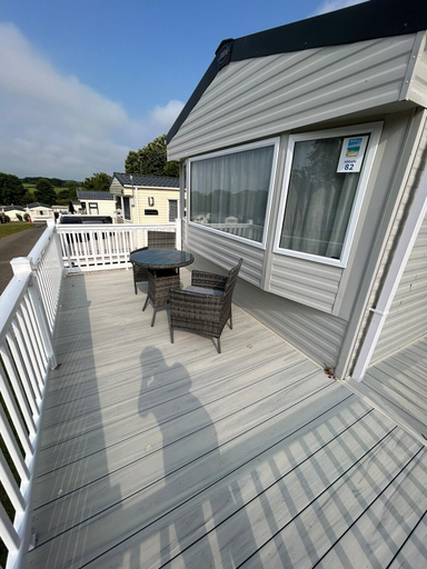 Property grounds 4, Caravansleeps4-beachfront-garden-patio, Cornwall