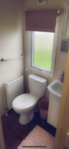 Bathroom, Captivating 3-bed Cabin in Rhyl, Denbighshire
