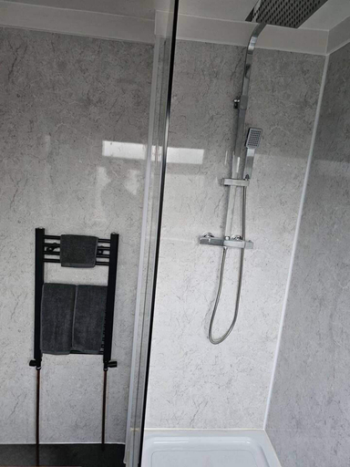 Bathroom 4, Immaculate 3bedroom House in Birmingham, Solihull