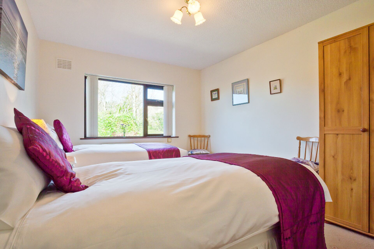 Bedroom 2, Lothlorien in Grange-over-sands With Bay Views, Cumbria