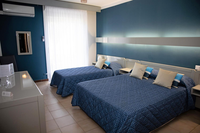 Bedroom 3, Hotel Beach, Corse-du-Sud