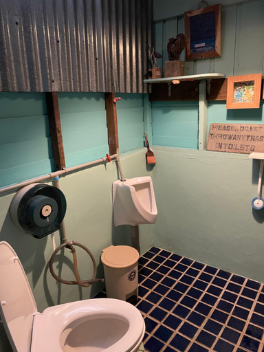 Bathroom 3, Gumm Lonely Club, K. Ko Kut