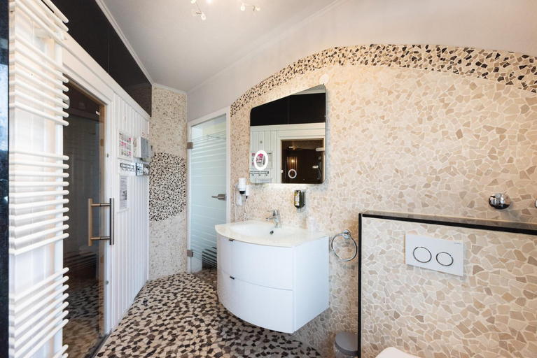 Bathroom 3, Wellnesshotel Ziegelruh, Darmstadt-Dieburg