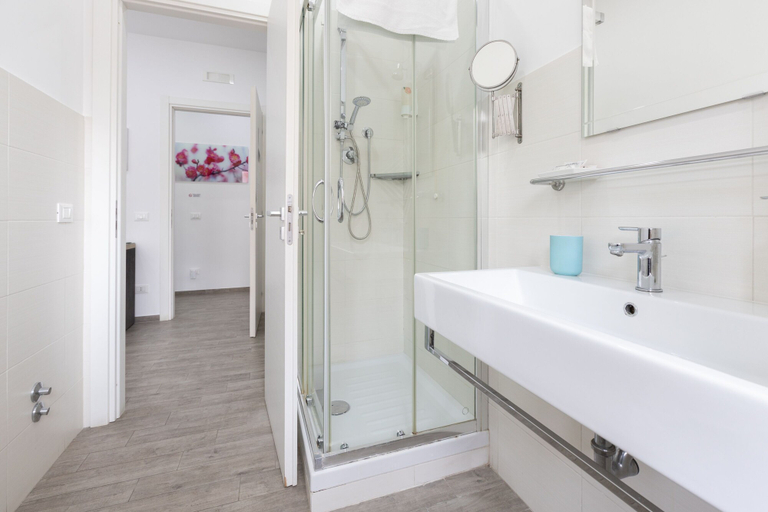 Bathroom 4, 247 LuxuryRooms, Rome