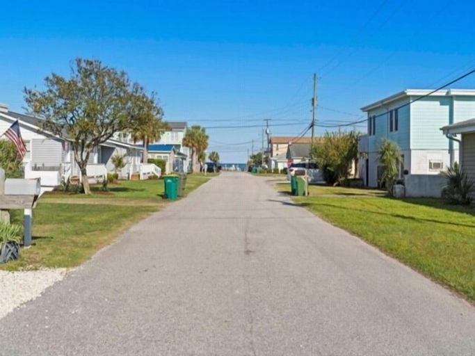 Miscellaneous, Flip Flop Paradise 2 Bedroom Cottage by RedAwning, New Hanover
