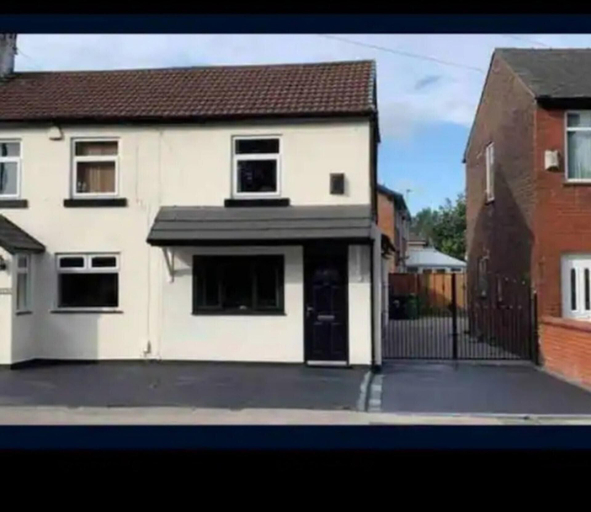 Exterior & Views 2, Immaculate 2-bed Apartment in Leigh, Wigan