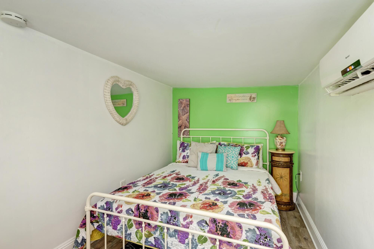 Bedroom 4, AMI Lighthouse Cottage-one Minute Walk To The Beach-keyless Locks, Manatee