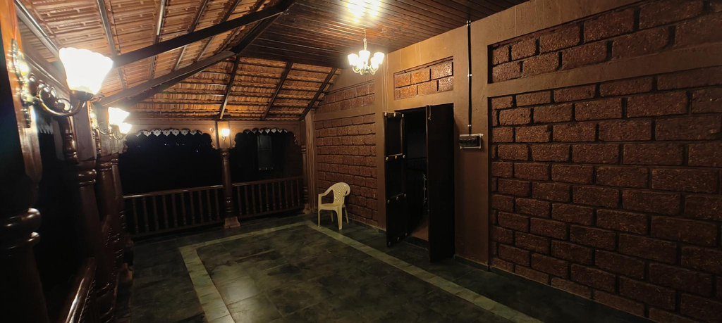 Balcony/terrace 3, Apla wada, Satara