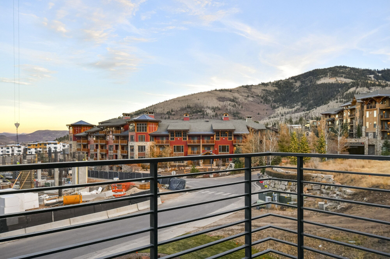 Property grounds 4, Mountain 1BR in Canyons Village-Ski in/ski out by RedAwning, Summit