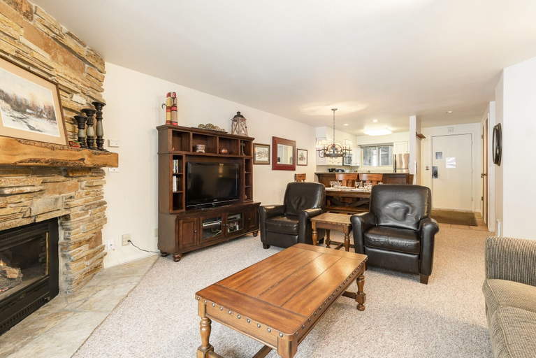 Living area 5, Snow Flower 145 2 Bedroom Condo by RedAwning, Summit