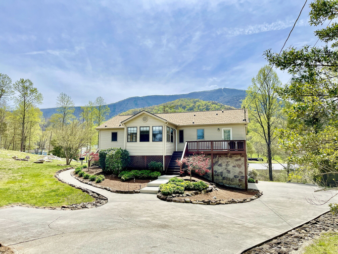 Exterior & Views 2, Cove Mountain Rest 3 Bedroom Home by RedAwning, Sevier