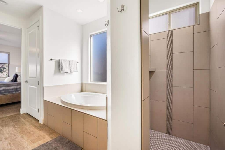 Bathroom 4, Desert Solitaire #101 6 Bedroom Townhouse, Washington