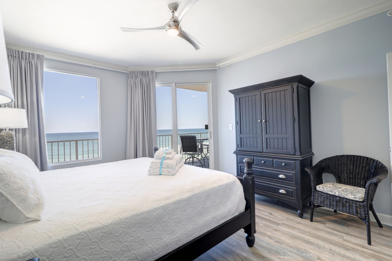 Room 2, Gulf Front Master Suite! Directly On The Beach! 3 BR / 2 BA! Sleeps 8!, Bay
