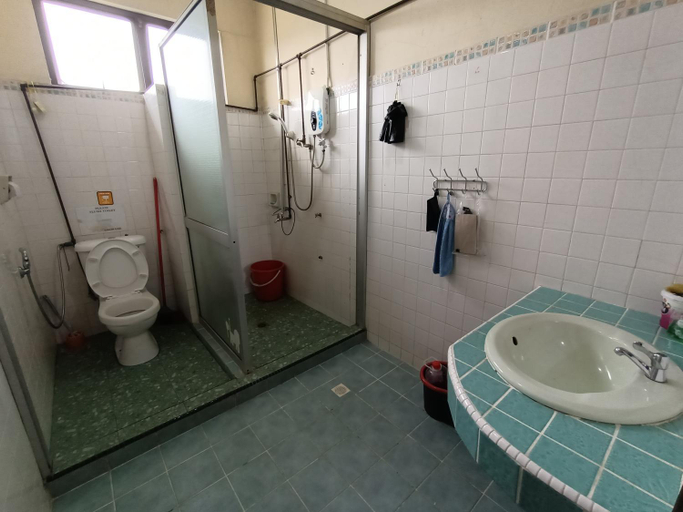 Bathroom 2, Mountain View Guest House, Kota Belud