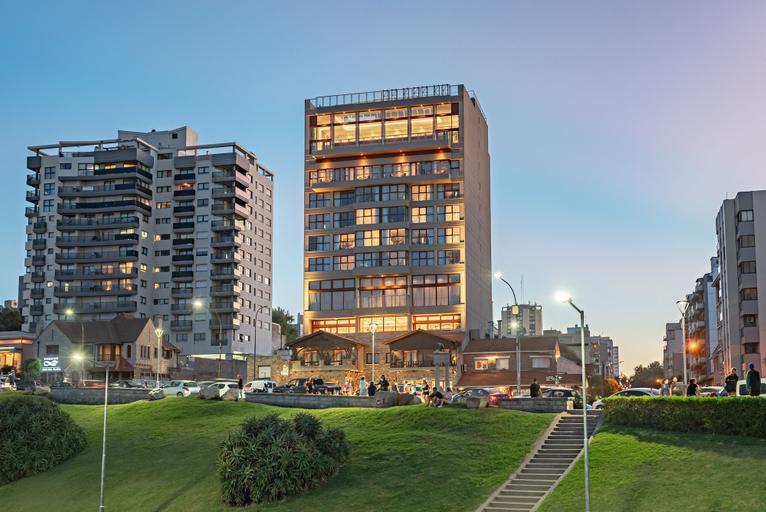 Exterior & Views