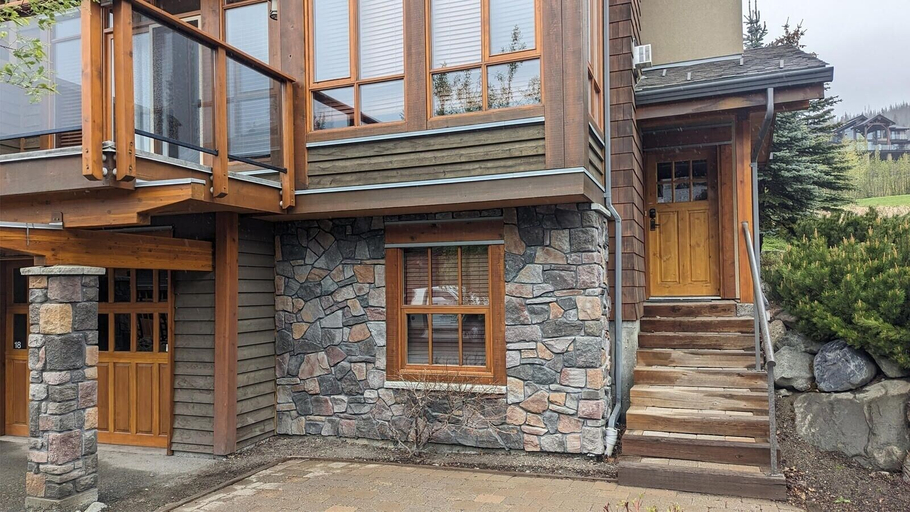 Exterior & Views 2, Woodhaven #18, Thompson-Nicola