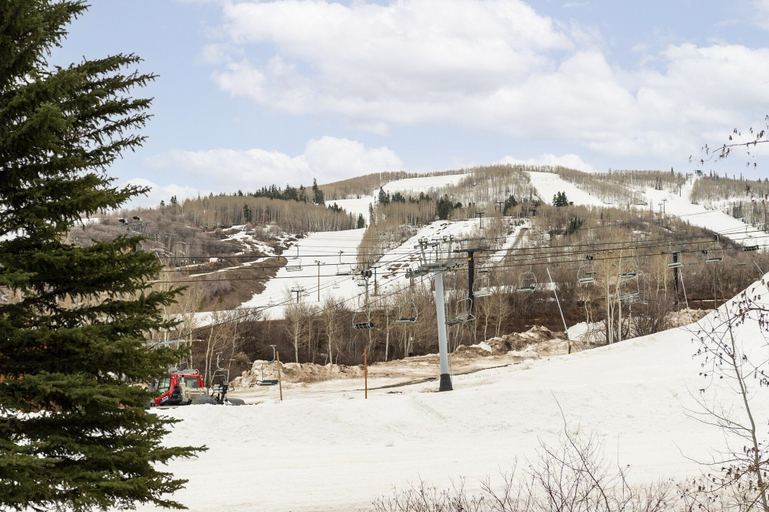 Skiing 3, Snow Flower 066-studio Condo by RedAwning, Summit