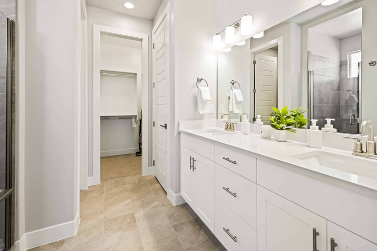 Bathroom 3, Paseos on the Green by RedAwning, Washington