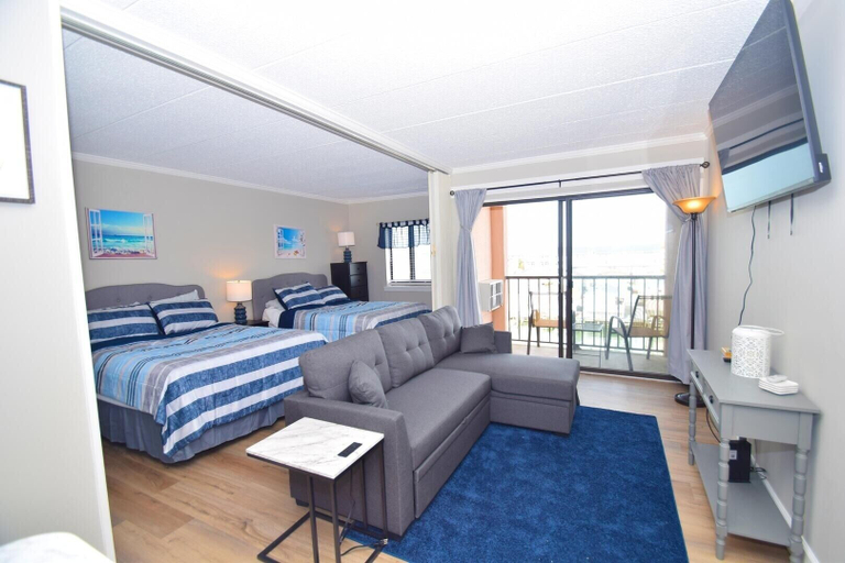 Room 2, Westward Ho 408 Condo by RedAwning, Worcester