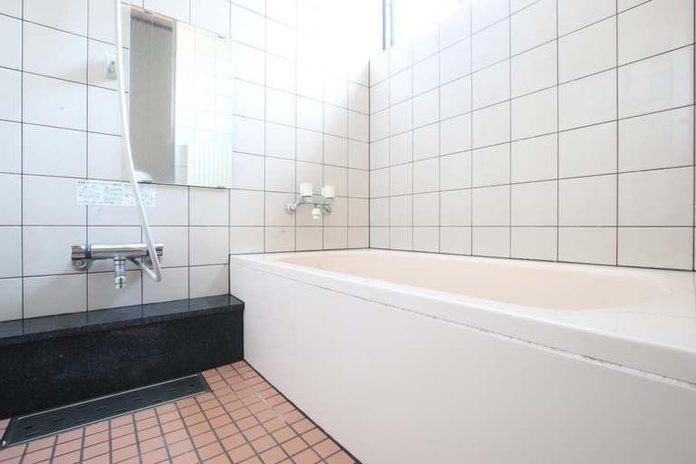 Bathroom, Minshuku Tsurinoie, Tsushima