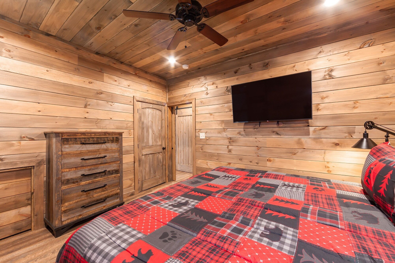Bedroom 2, The Gathering Place 3 Bedroom Cabin by RedAwning, Sevier
