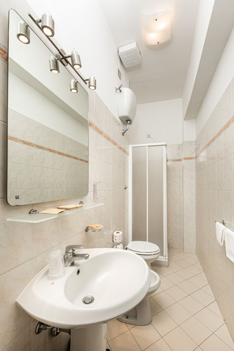 Bathroom 4, Minerva, Siena