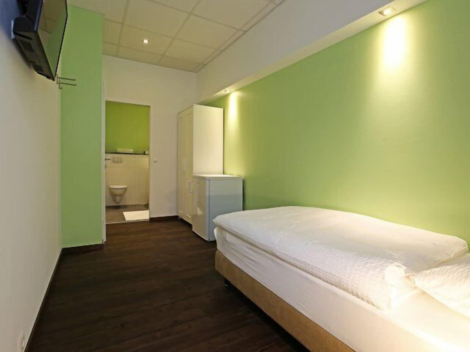 Bedroom 2, Montagehotel Business & City, Linz