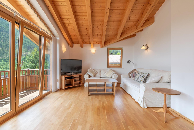 Room 2, Seventeen Schmittental Near ski Lift, Zell am See