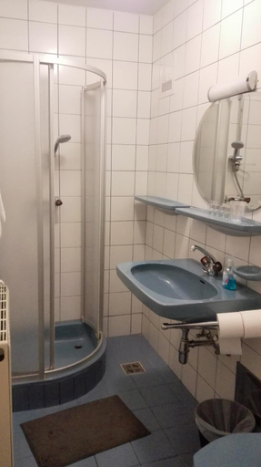 Bathroom, Hotel SINOS, Klagenfurt