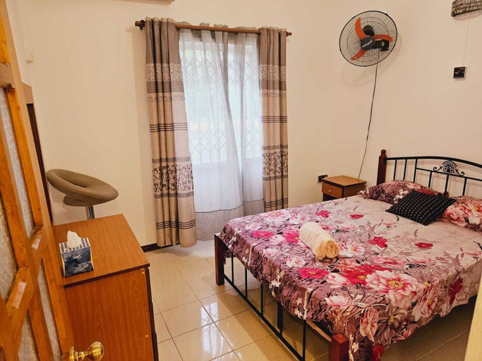 Room 3, Captivating 3-Bed Apartment in Flic en Flac, Black River