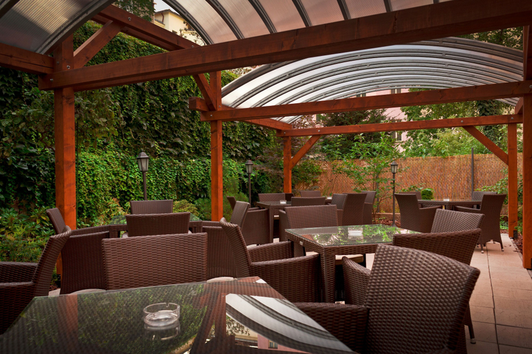 Food & Drinks 5, Alqush Downtown Hotel, Praha 2