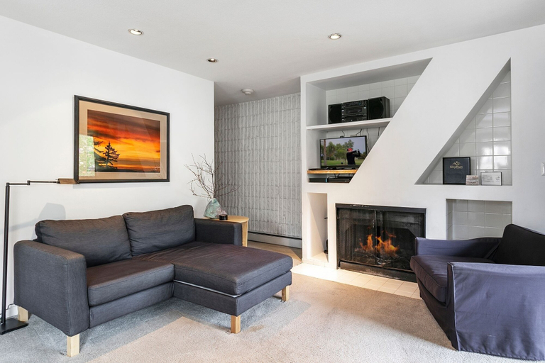 Living room, 401 Vail21 Condos 2 Bedroom Condo by RedAwning, Eagle