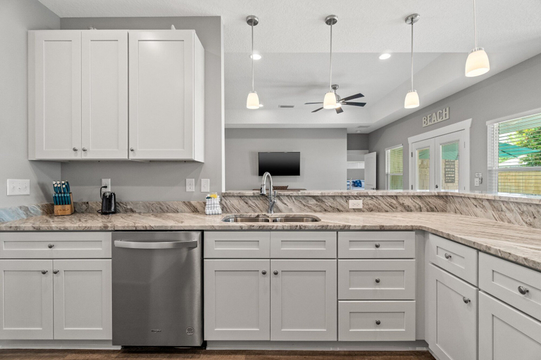 Private kitchen 5, Amazing New 3br/2ba Laguna Beach! / 6p Golf Cart: 2 Mins to Beach/west PCB, Bay