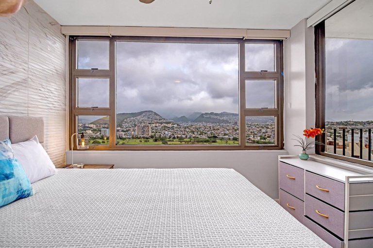 Bedroom 3, Newly Remodeled - 30th Floor Suite with EPIC Mountain Views, Honolulu