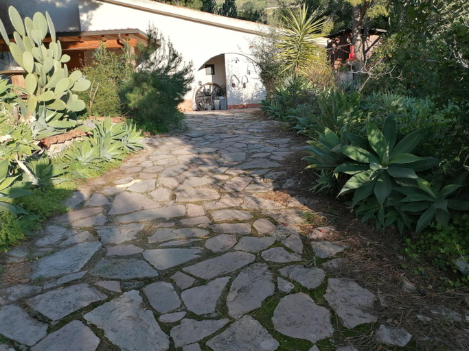 Others 5, Villa Africa, Palermo