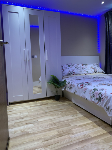 Others 5, Charming 2-bed Apartment in Kingston Upon Thames, London