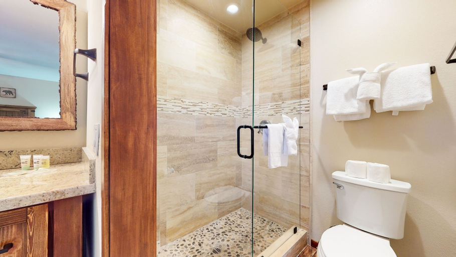 Bathroom 5, Winterset #3 3 Bedroom Condo by RedAwning, Mono