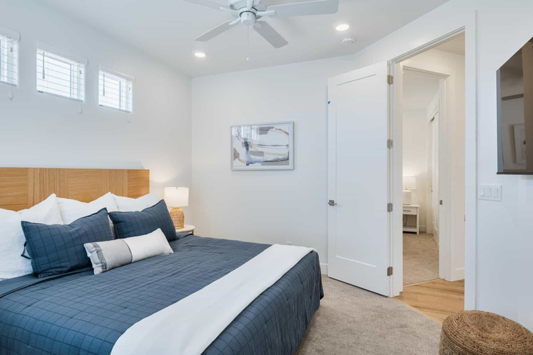 Bedroom 3, Desert Color Lake House by RedAwning, Washington