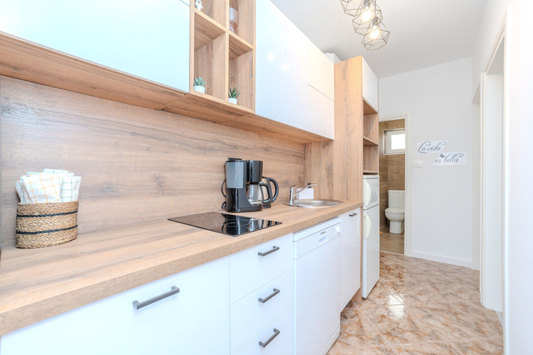 Others 5, Apartments Plantosar, Vir