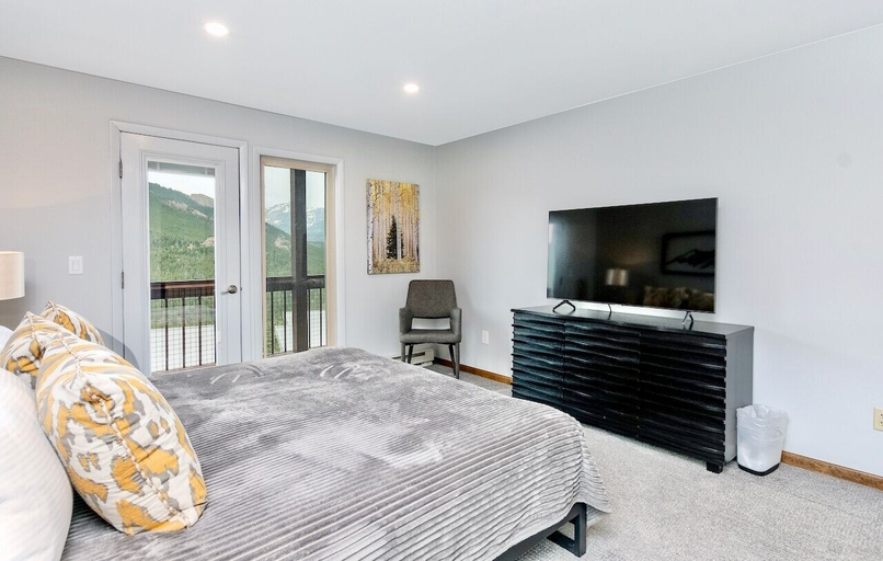 Room 3, Trails End Vacation Home At Windcliff 3 Bedroom Home by RedAwning, Larimer
