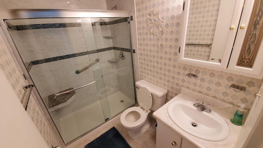 Bathroom 2, Atlantis 1608 2 Bedroom Condo by RedAwning, Worcester