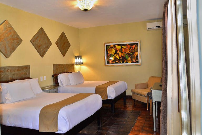 Others 4, Hotel Mesones 49, Allende