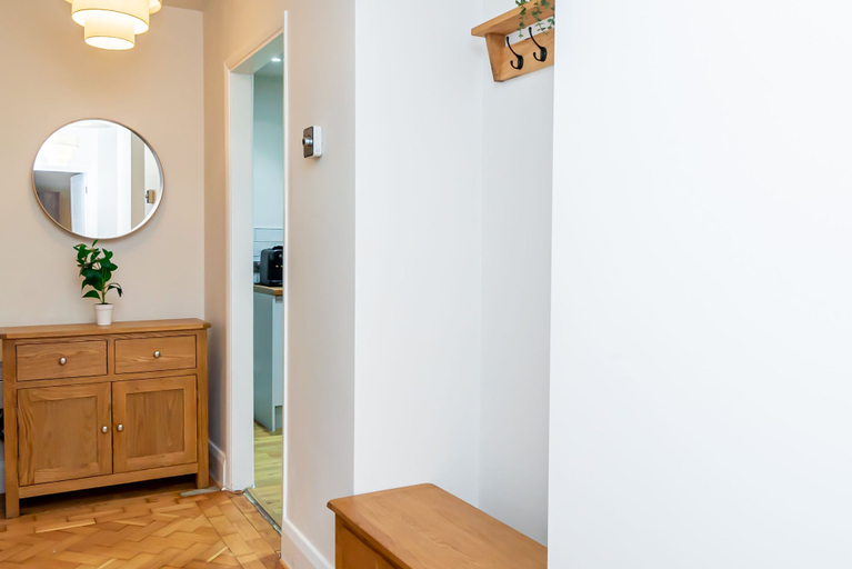Others 3, Stunning 2-bed Apartment in Purley - Croydon Gem, London