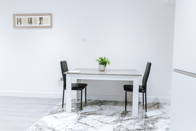 Others 5, Inviting 1 Bed Apartment in Purley, London