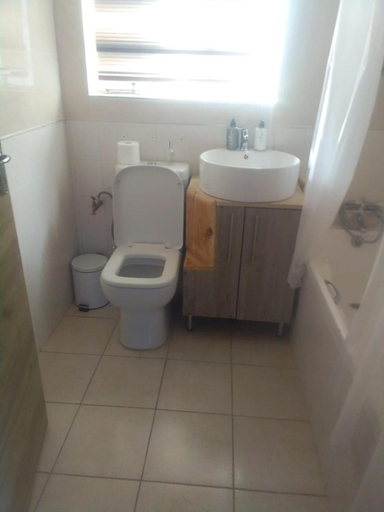 Bathroom 3, Recoupe, Buffalo City