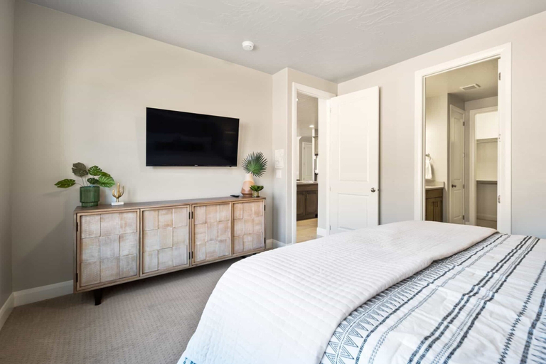 Bedroom 3, Lazy River Retreat by RedAwning, Washington