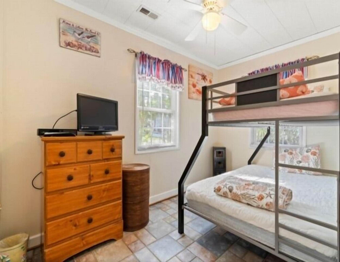 Room 4, Flip Flop Paradise 2 Bedroom Cottage by RedAwning, New Hanover