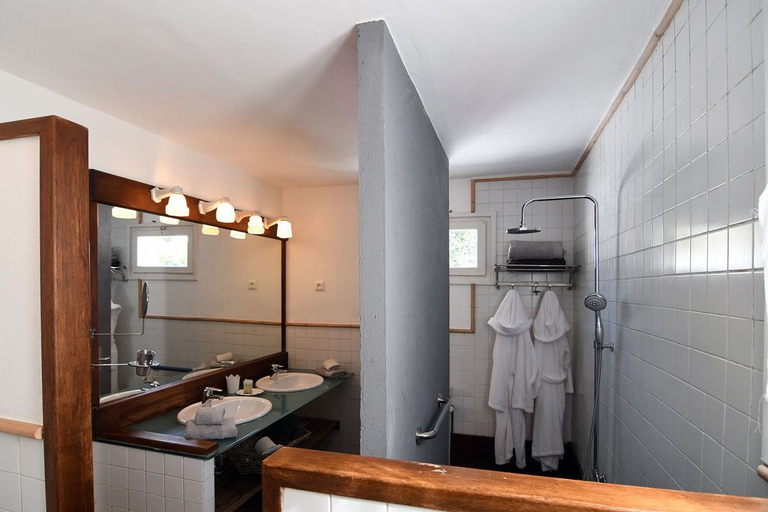 Bathroom 4, Le Rondini, Girona