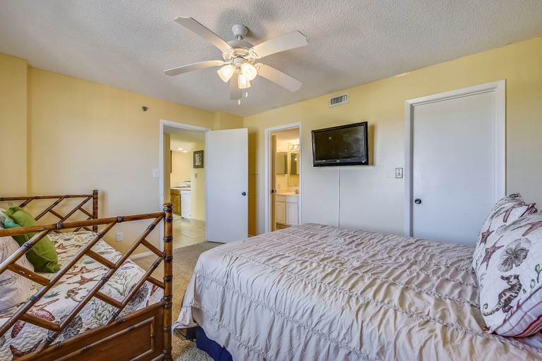 Bedroom 3, Commodore Resort by Book That Condo, Bay
